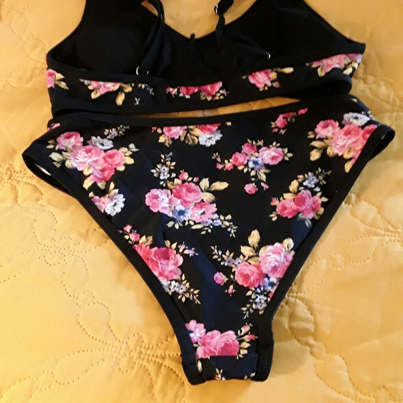 Cupshe Floral Swimsuit - Size Small - Picture 5 of 12